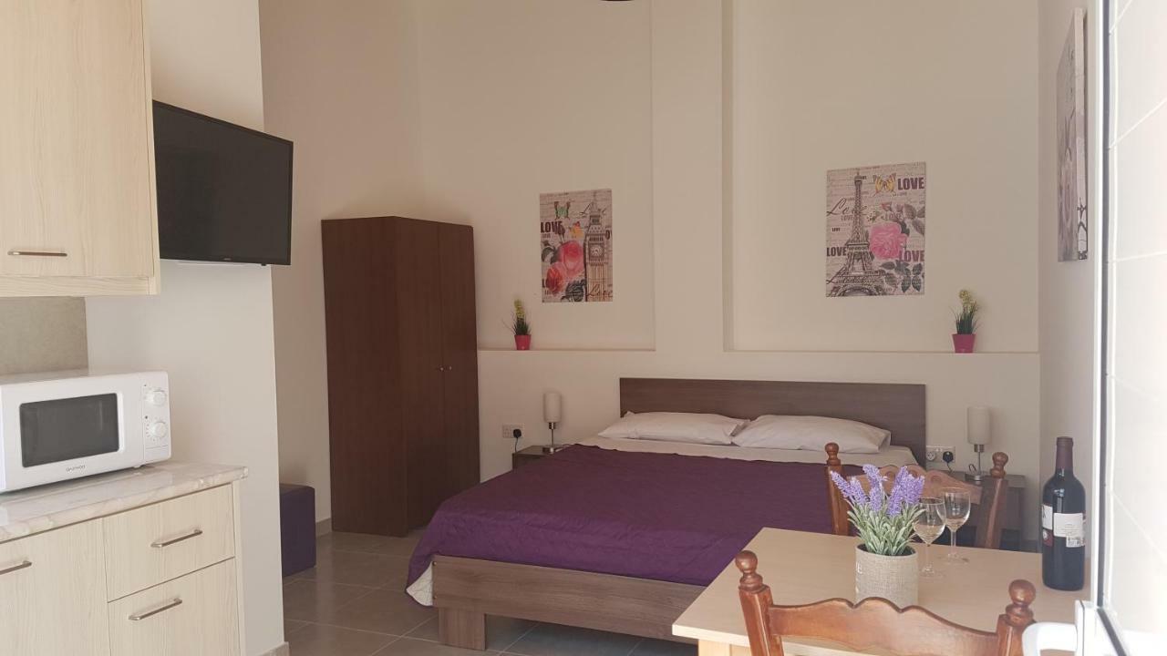 Zorbas No 2 Apartment Larnaca Exterior photo