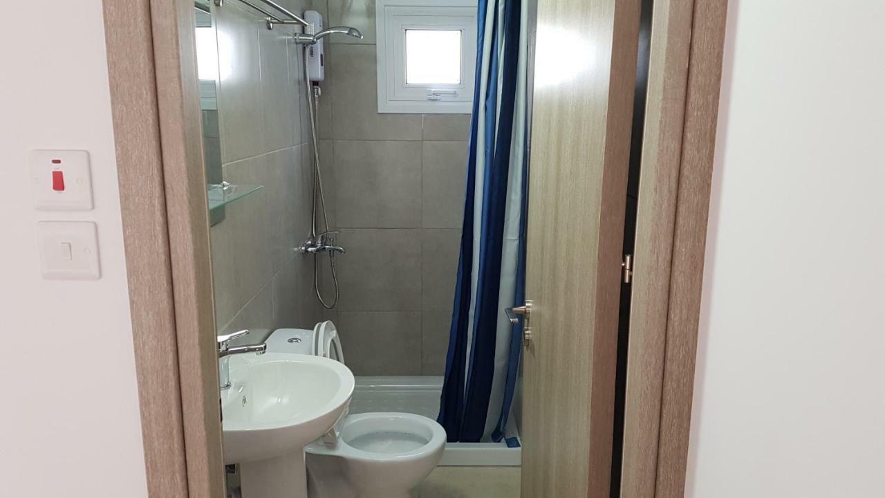 Zorbas No 2 Apartment Larnaca Exterior photo